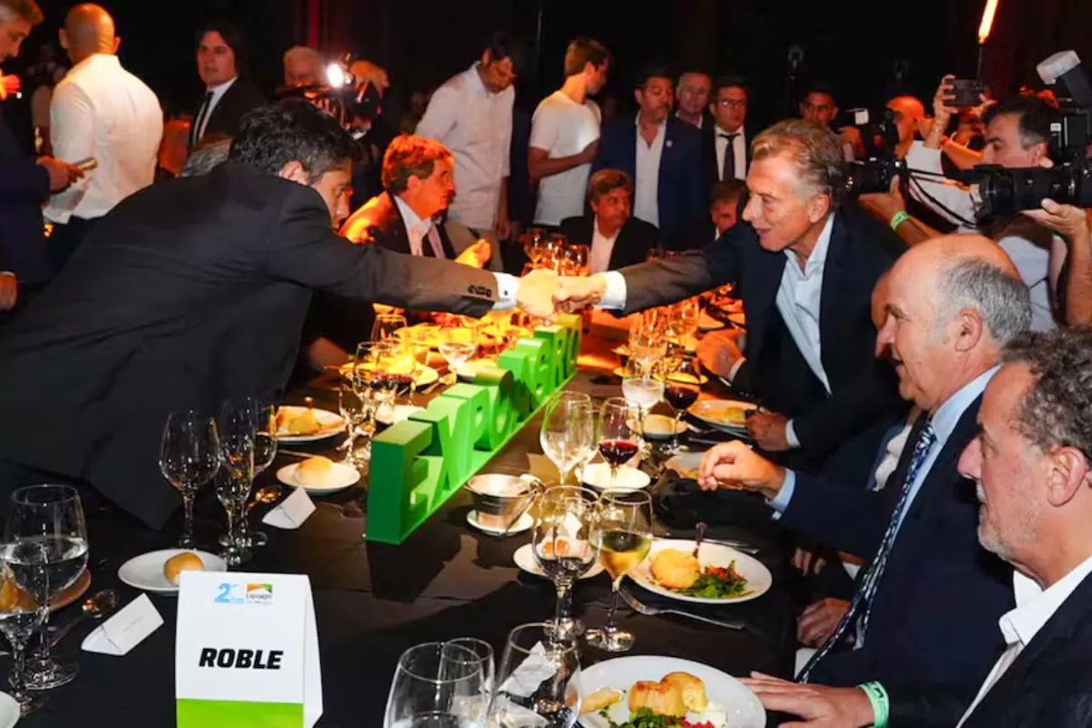 Kicillof y Macri compartieron mesa en la cena que abri&oacute; una nueva edici&oacute;n de Expoagro en San Nicol&aacute;s