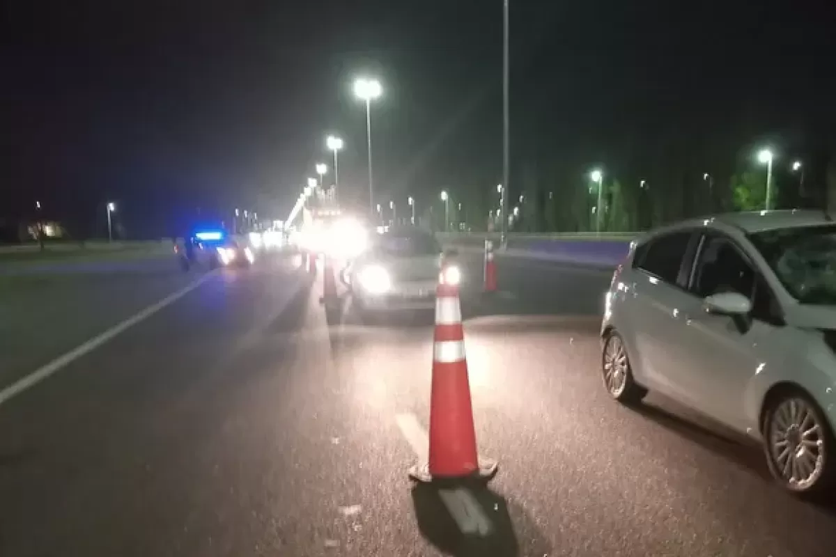 Un hombre quiso cruzar la autopista Buenos Aires-La Plata y muri&oacute; atropellado