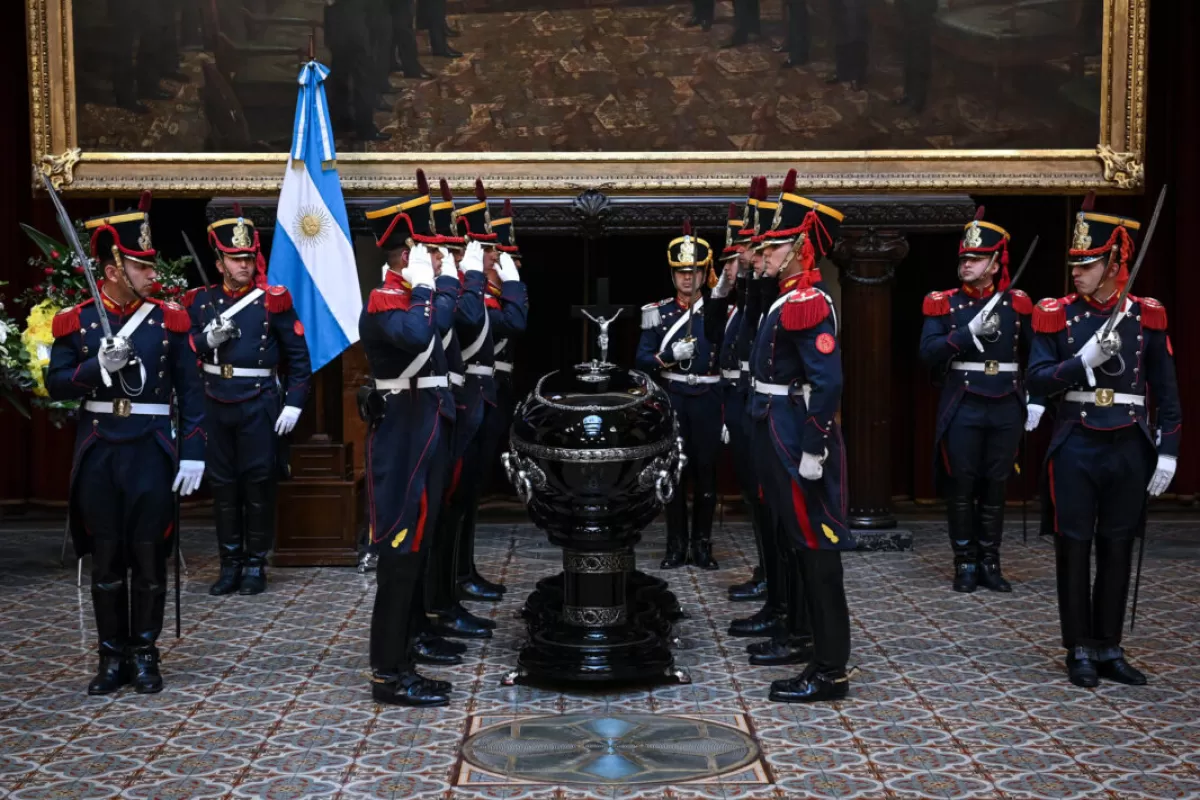 Proponen despedir al Indio Solari en el Congreso y esperan la decisi&oacute;n de su familia