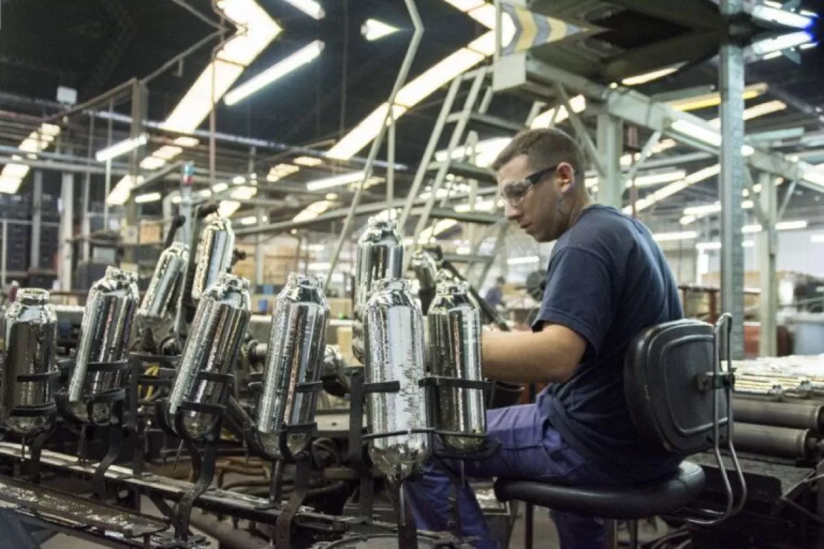La industria volvi&oacute; a caer en mayo y profundiza el deterioro del sector manufacturero