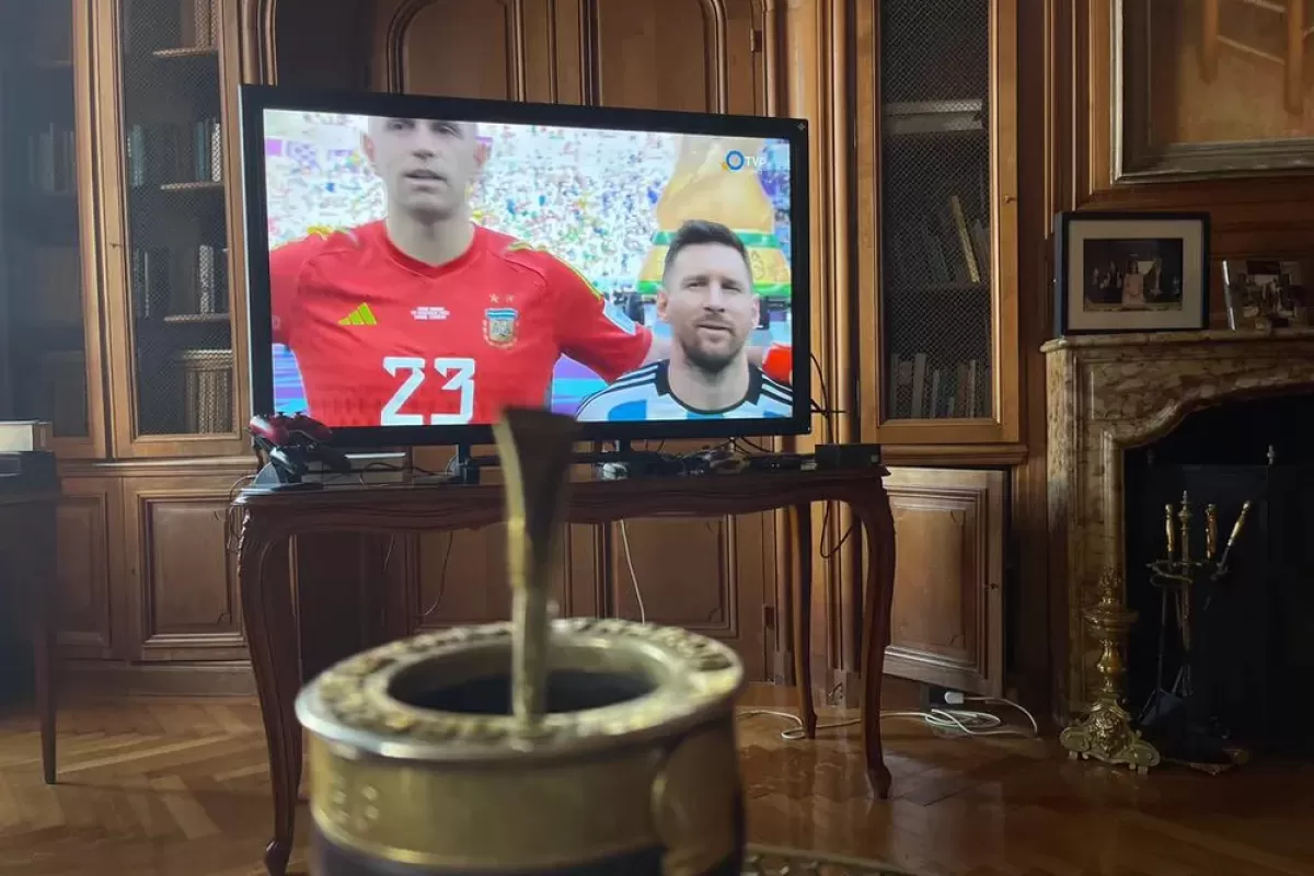 Kicillof prohibi&oacute; a sus funcionarios viajar al Mundial y deber&aacute;n seguir a la Selecci&oacute;n desde Argentina