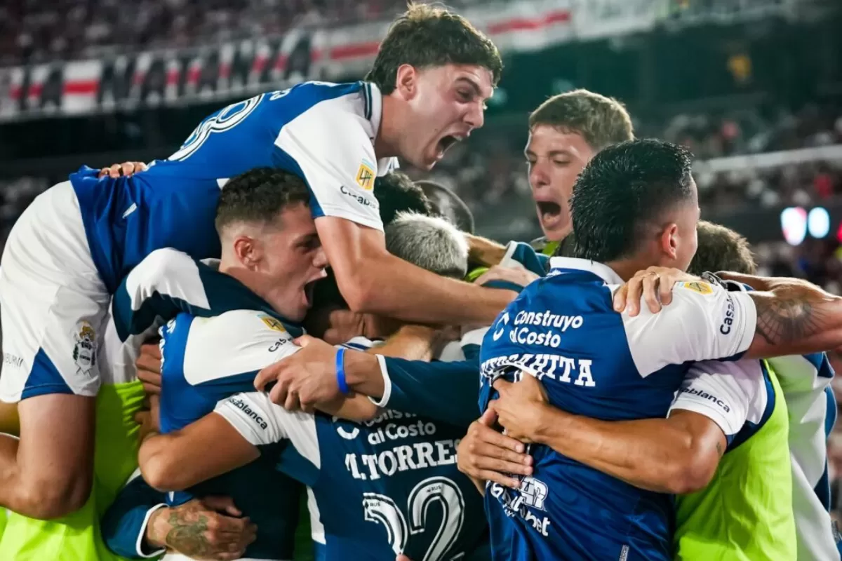 Con Insfrán como héroe, Gimnasia sorprendió y se llevó un triunfazo del Monumental