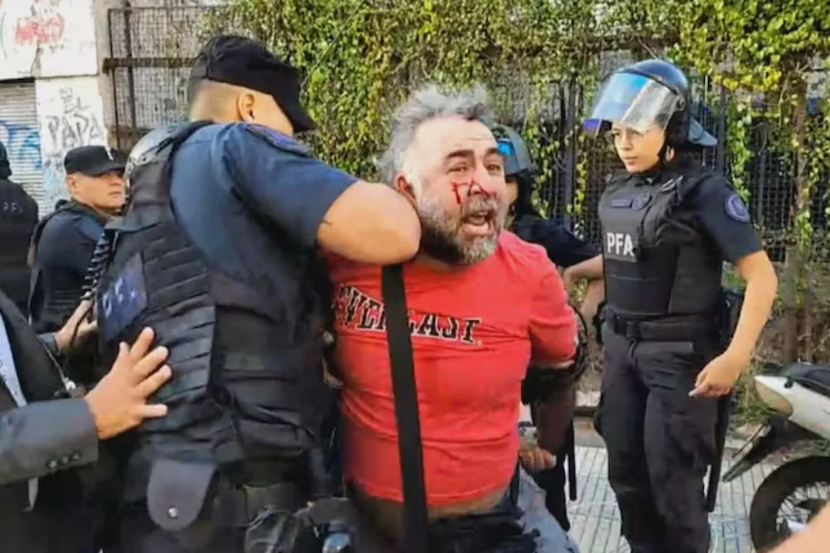 VIDEO | La polic&iacute;a reprimi&oacute; a periodistas con gas pimienta y detuvo a un camar&oacute;grafo durante la protesta por la Ley de Glaciares