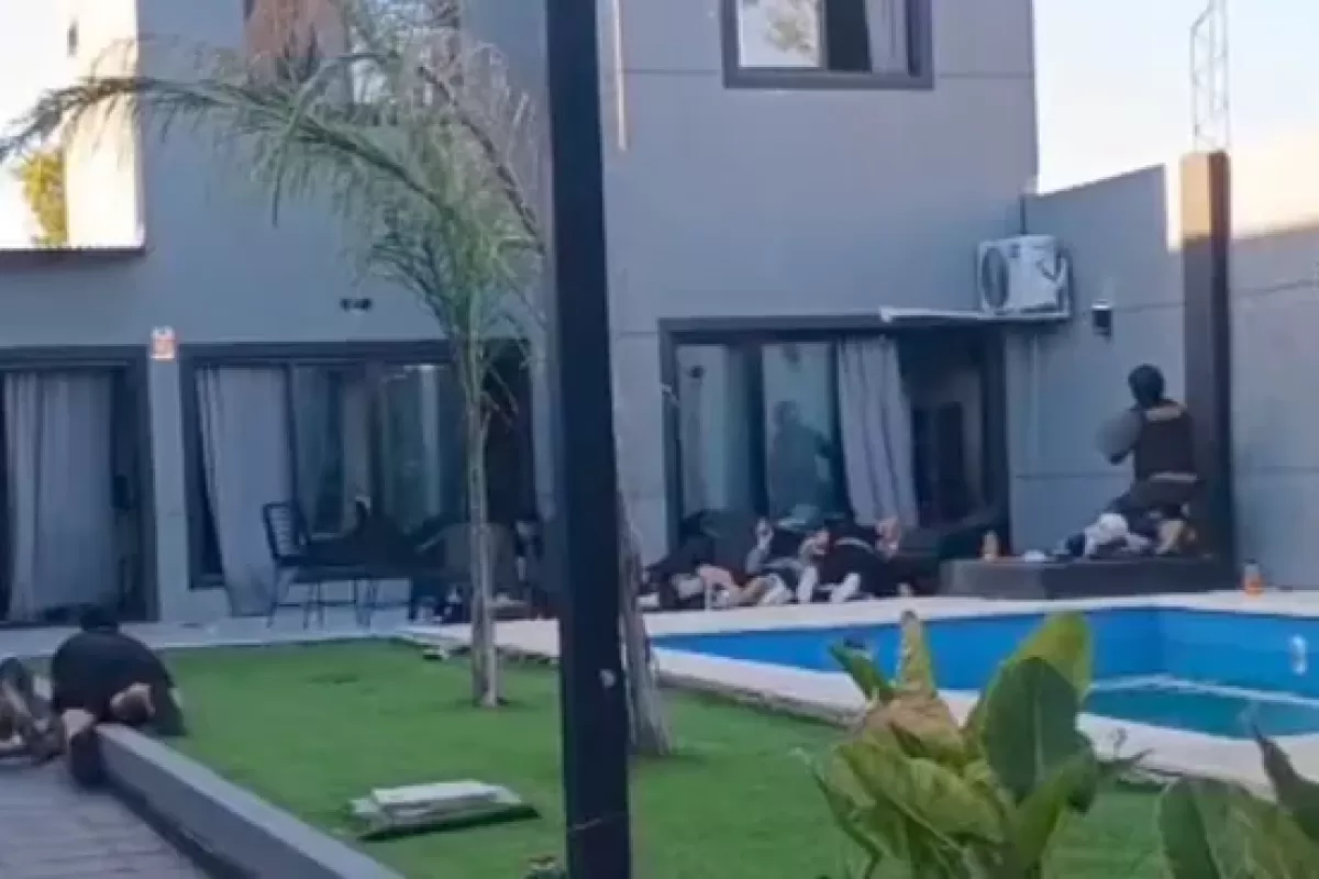VIDEO | Tiroteo en una pool party: un sospechoso muri&oacute; tras enfrentarse con la polic&iacute;a durante un allanamiento en Esteban Echeverr&iacute;a