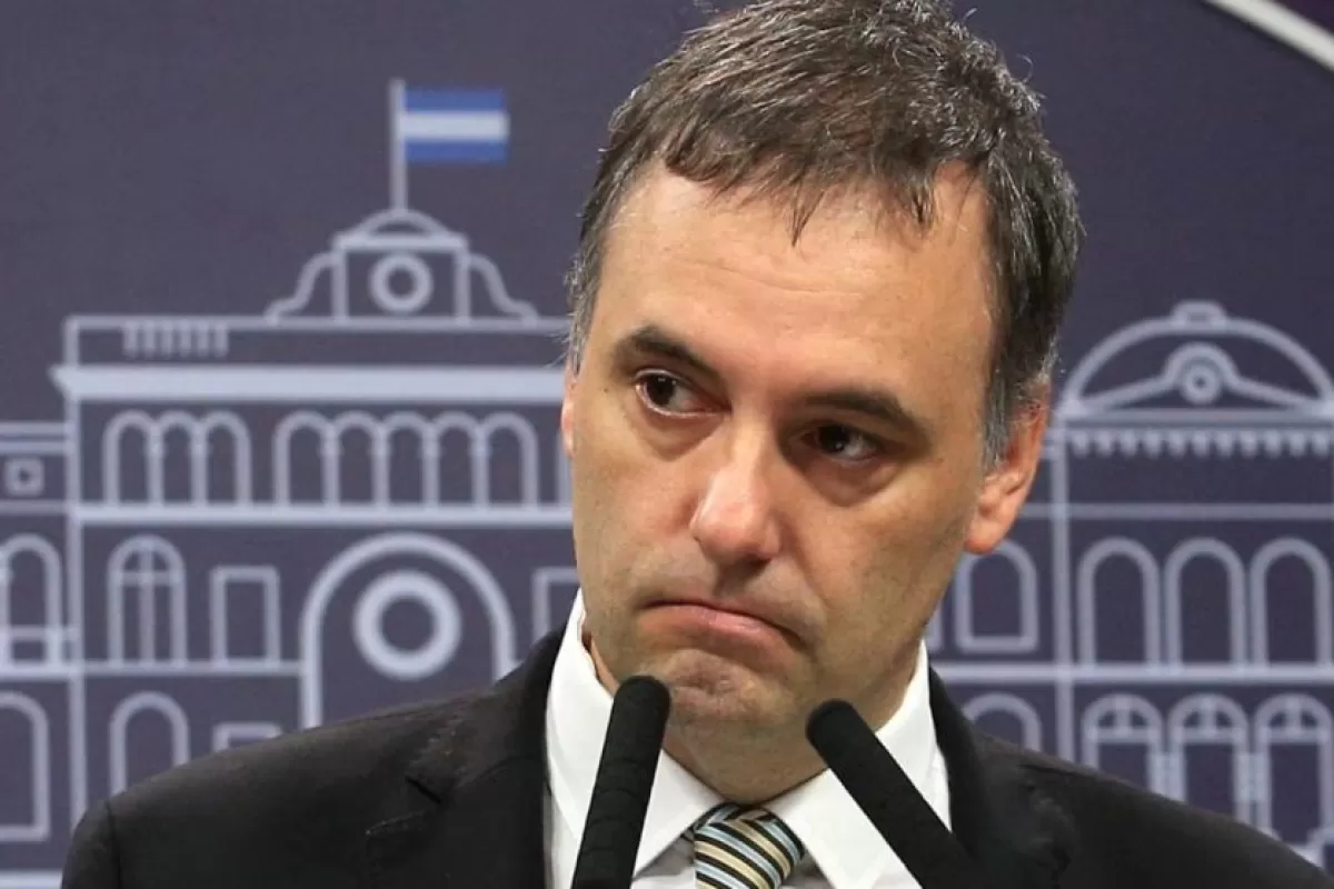 Un contratista complic&oacute; a Manuel Adorni: denunci&oacute; pagos en negro por 245 mil d&oacute;lares por trabajos en su country