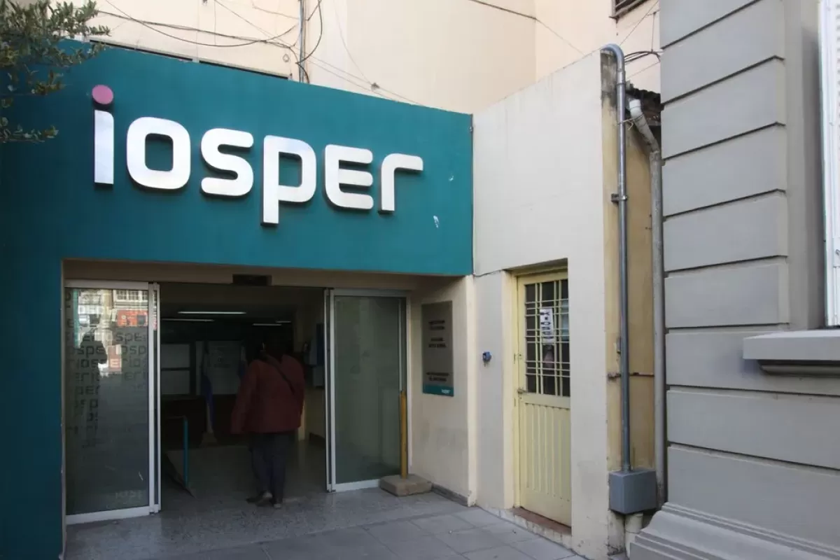 Trabajadores de IOSPER se adhieren al paro general convocado por la CGT