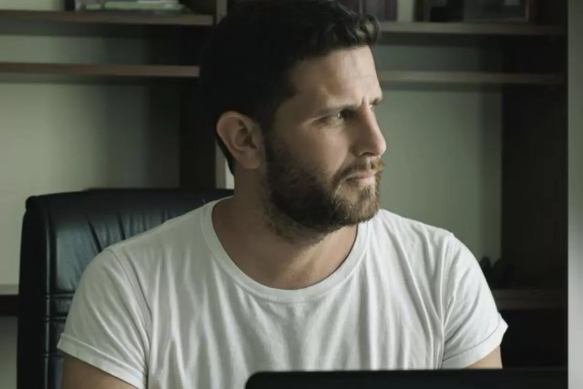 El periodista Mat&iacute;as Lojo presenta en La Plata su primera novela: un thriller de acci&oacute;n sobre el infinito, las revoluciones y la humanidad