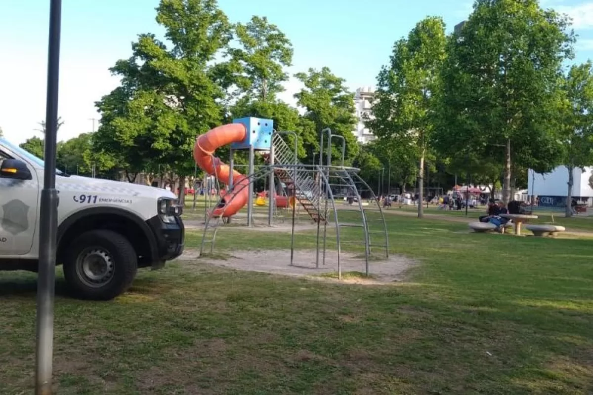 Murió un hombre mientras hacía ejercicio en una plaza de La Plata