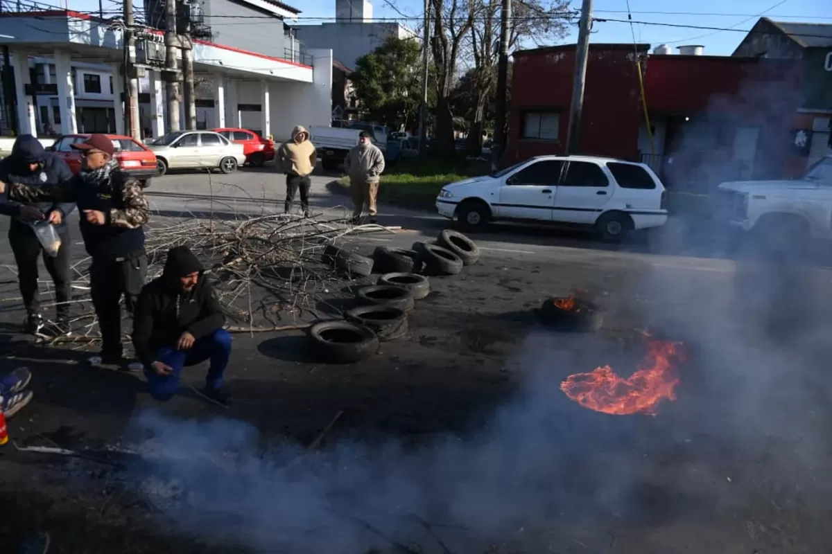 VIDEO | Taxistas volvieron a protestar en La Plata por la falta de GNC y exigieron respuestas