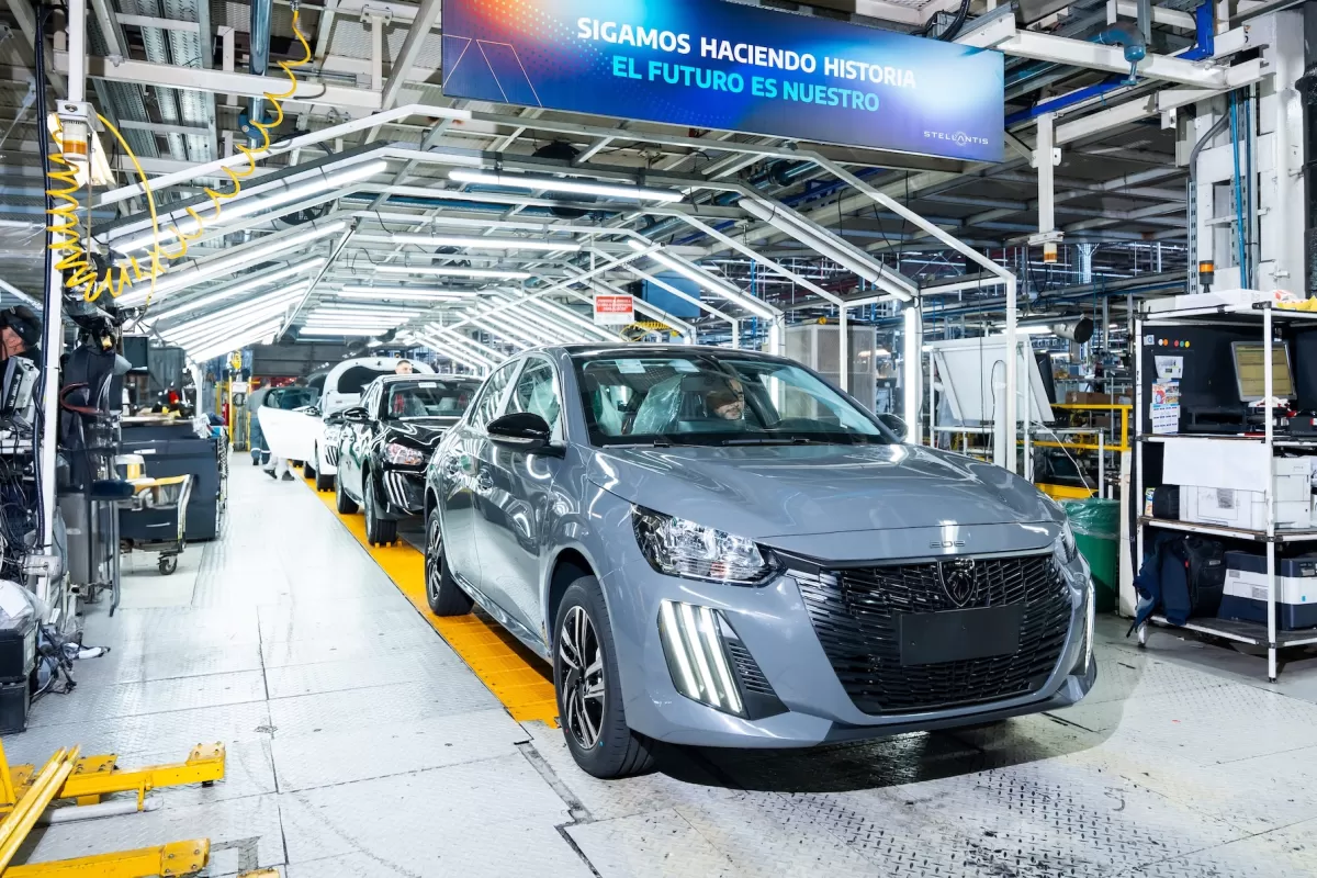 Mor&oacute;n: Stellantis redujo su producci&oacute;n en El Palomar y avanz&oacute; con retiros voluntarios