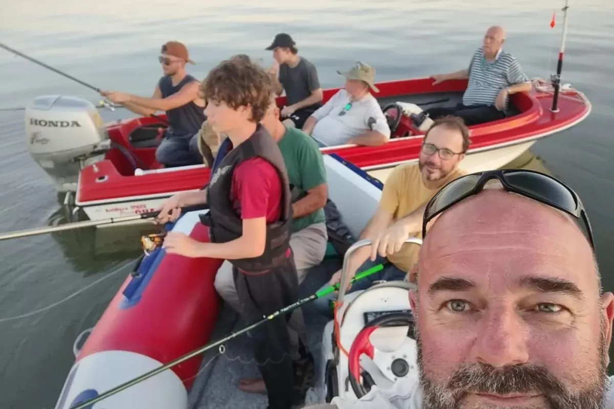 R&iacute;o de la Plata: encontraron objetos que pertenecer&iacute;an a los pescadores desaparecidos y la b&uacute;squeda atraviesa una etapa clave