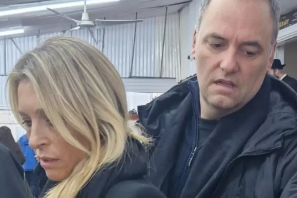 Blanquearon el robo: Adorni y su esposa se anotaron en el r&eacute;gimen de inocencia fiscal para no justificar ingresos