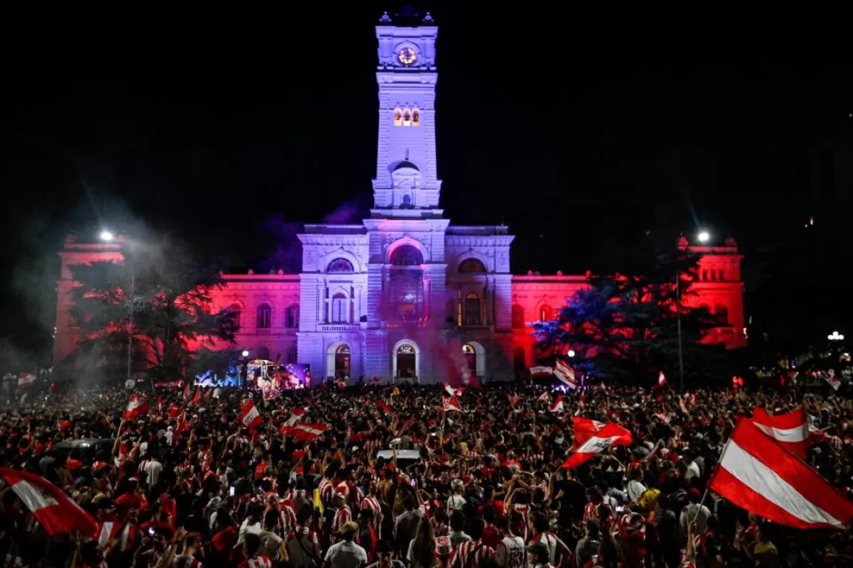 VIDEO | La Plata, rendida al supercampe&oacute;n: Estudiantes desat&oacute; una fiesta inolvidable
