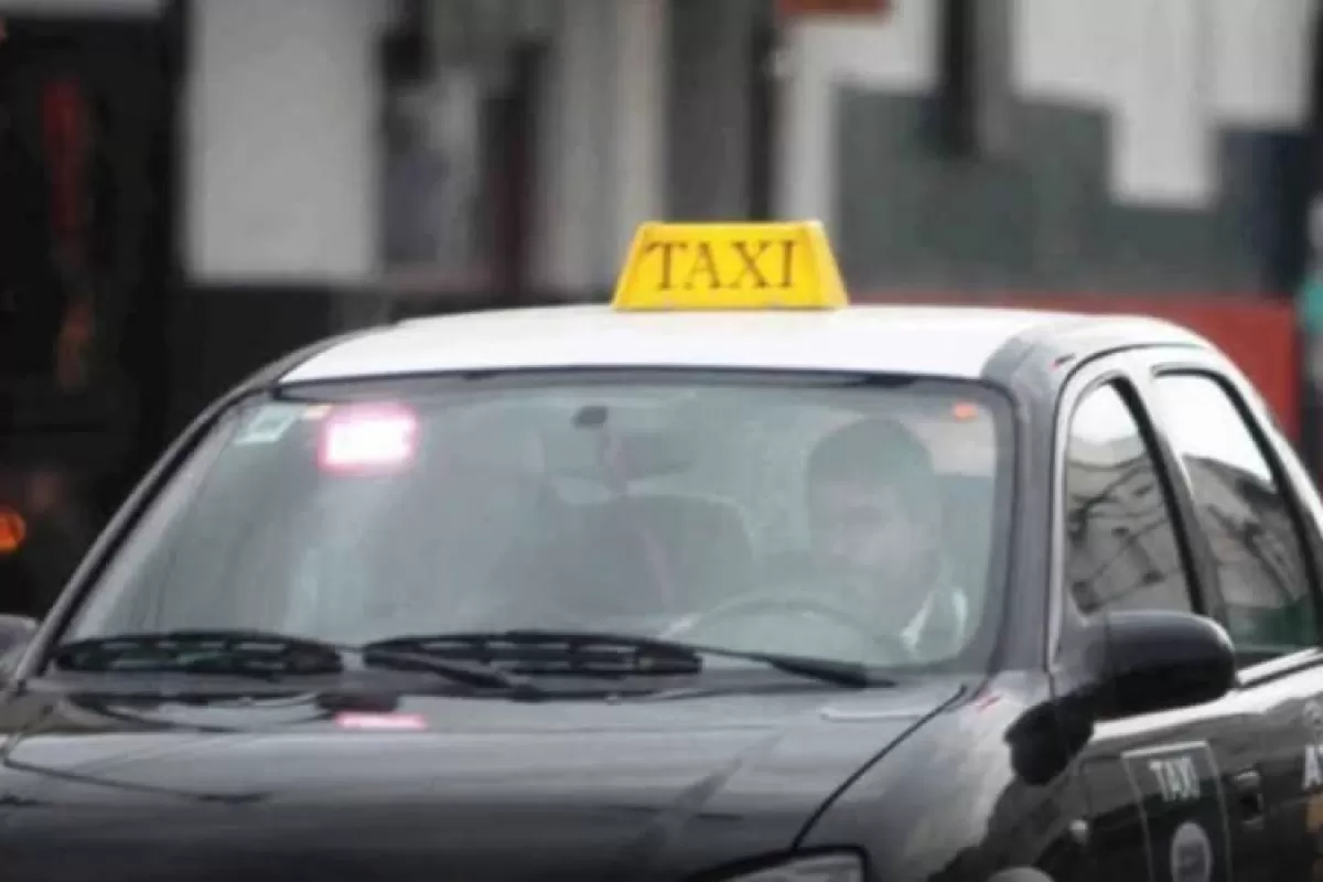 Berisso: un taxista sufrió un brutal asalto y perdió más de 170 mil pesos a manos de falsos pasajeros