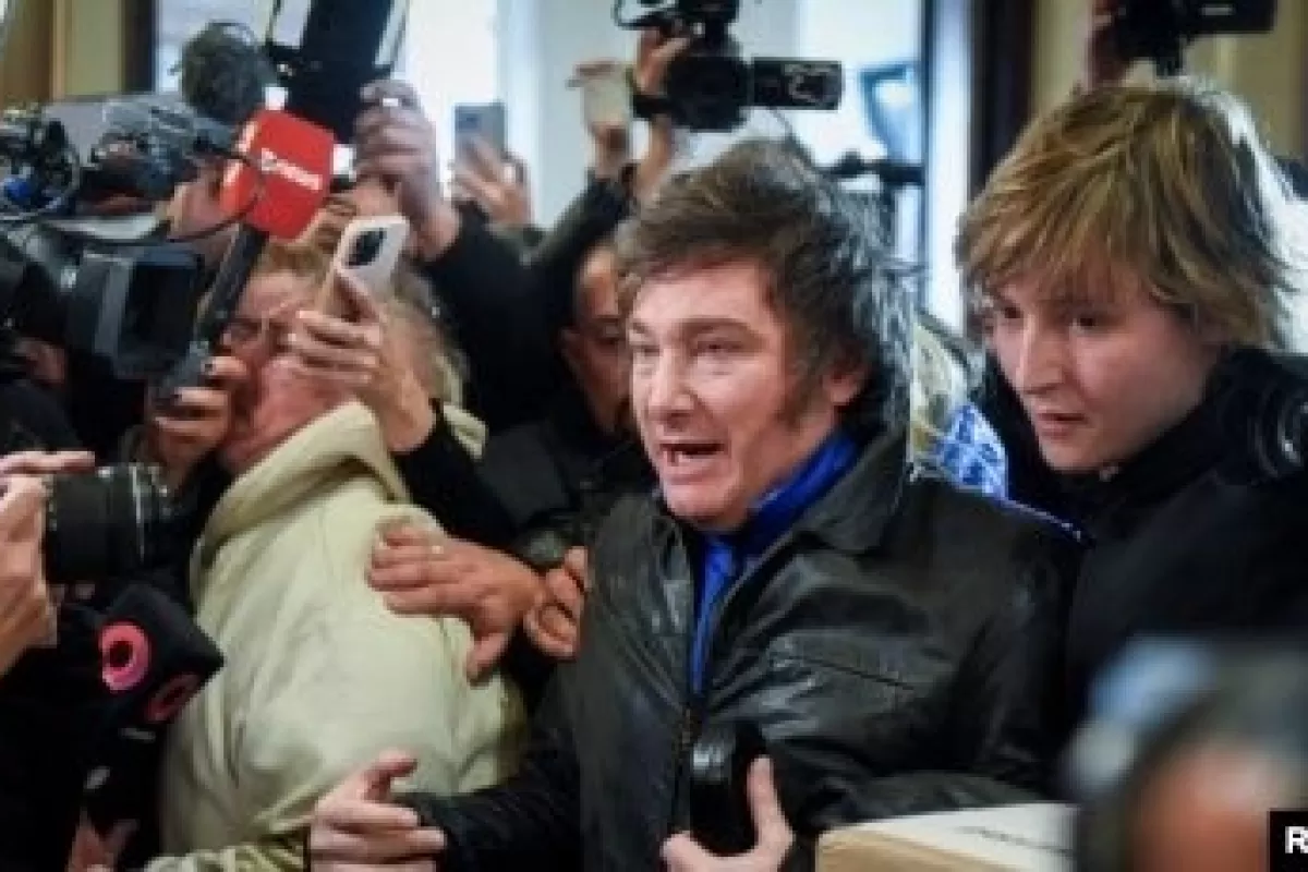 VIDEO | Javier y Karina Milei votaron en medio de un fuerte operativo policial y sin realizar declaraciones a la prensa