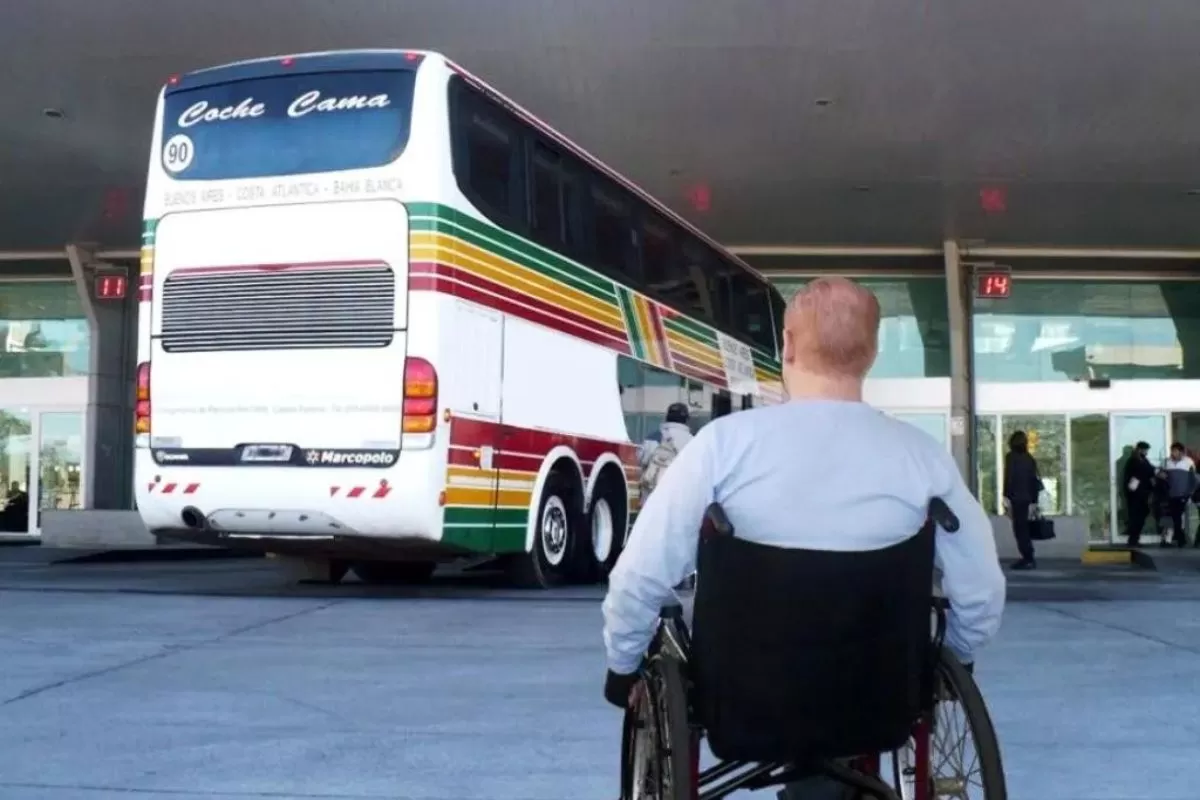 El gobierno de Milei elimin&oacute; subsidios para pasajes gratuitos de personas con discapacidad y trasplantadas