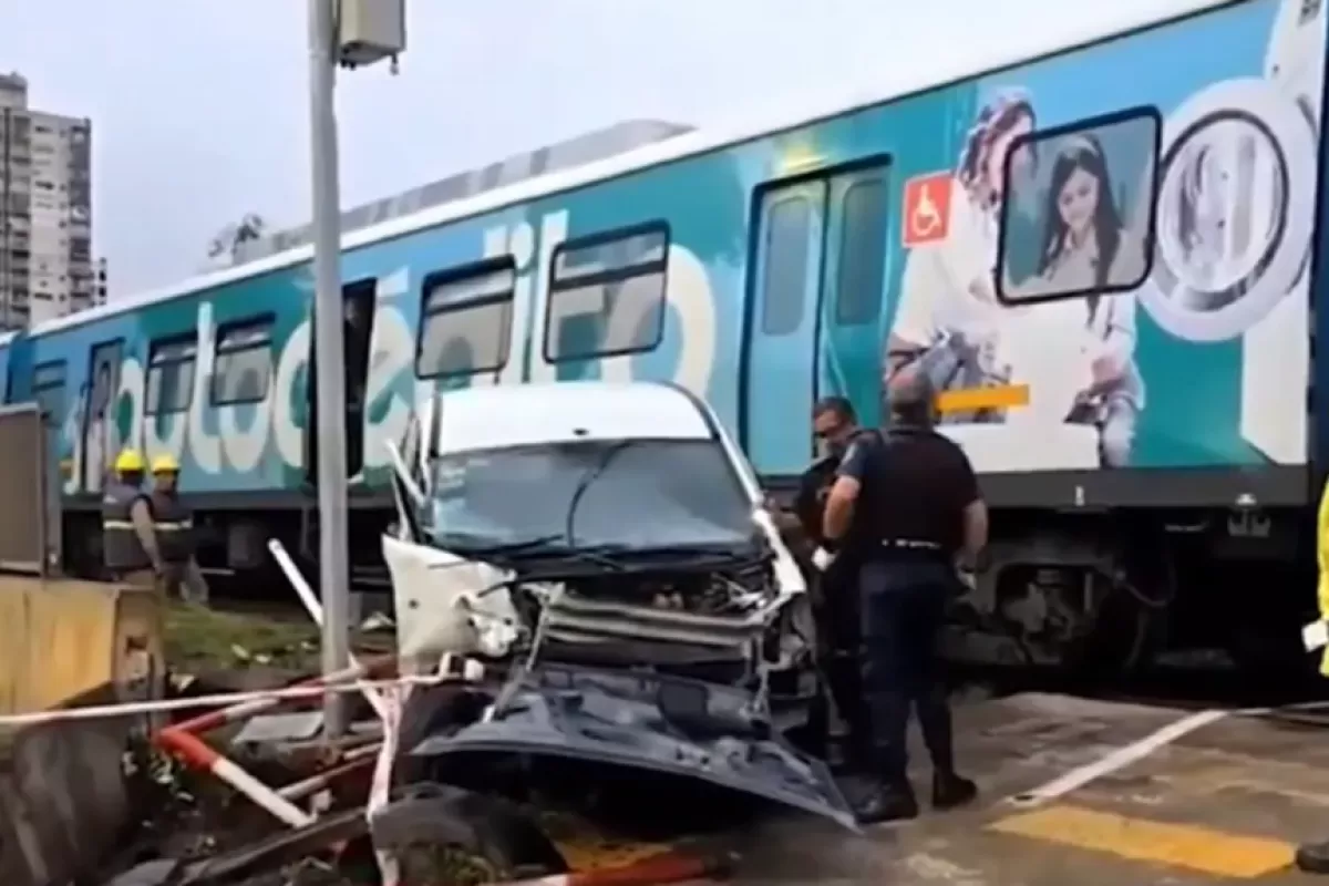 imprudencia al volante: un hombre ignor&oacute; las barreras y el tren la embisti&oacute; en La Matanza