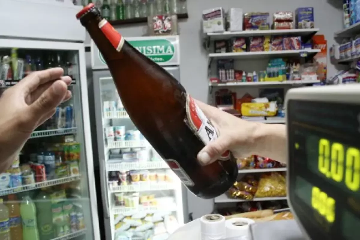 Comenz&oacute; a regir el horario extendido para la venta de alcohol