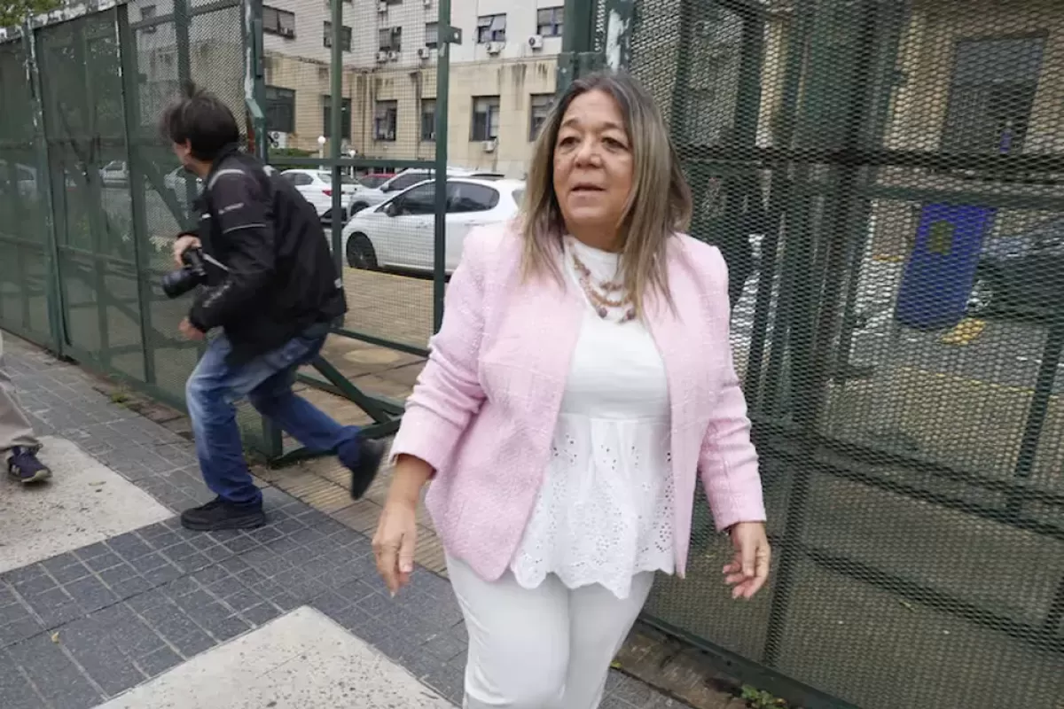 La escribana de Adorni habl&oacute; ante la Justicia y no pudo explicar el origen del dinero