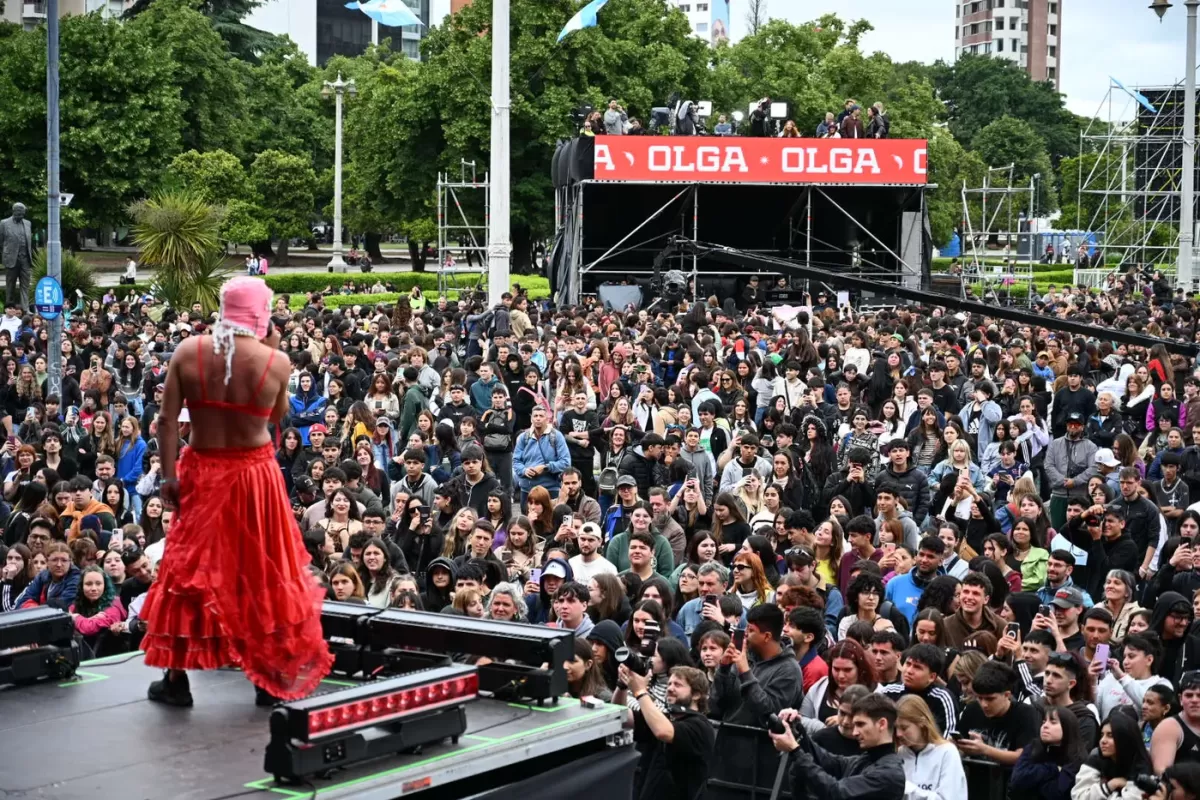 Un grupo de danzas de La Plata denunció destrato de OLGA en el festival de Plaza Moreno: los convocaron y no actuaron