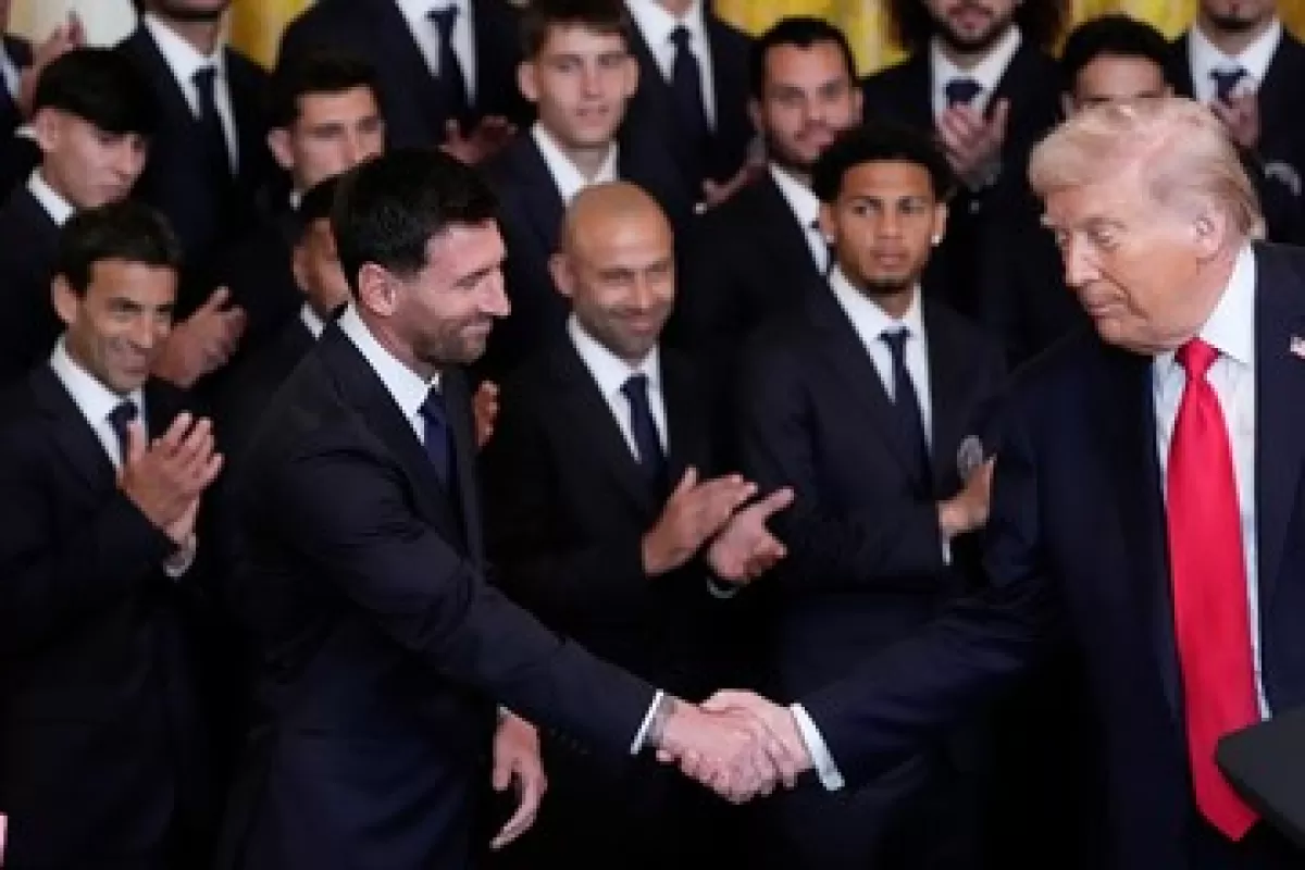 VIDEO | La visita y los aplausos de Messi a Trump reavivaron el debate en redes sociales y la comparaci&oacute;n con Maradona