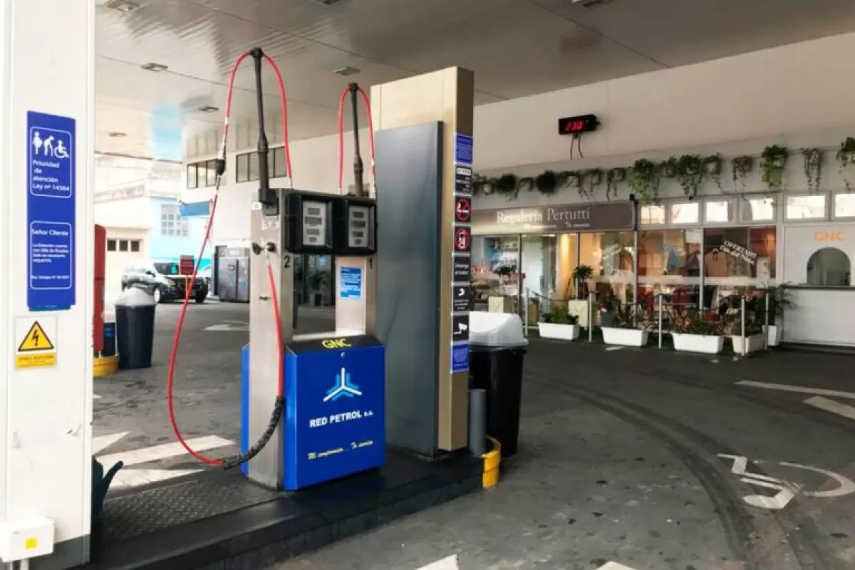Corte de gas afecta a m&aacute;s de 30 estaciones de GNC en La Plata y hay largas filas para cargar