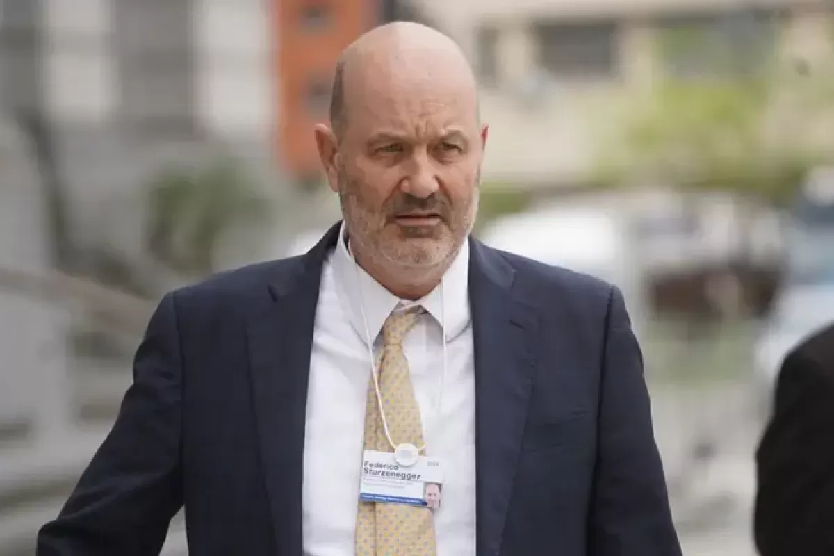 Sturzenegger impulsa una medida del SENASA que elimina controles municipales