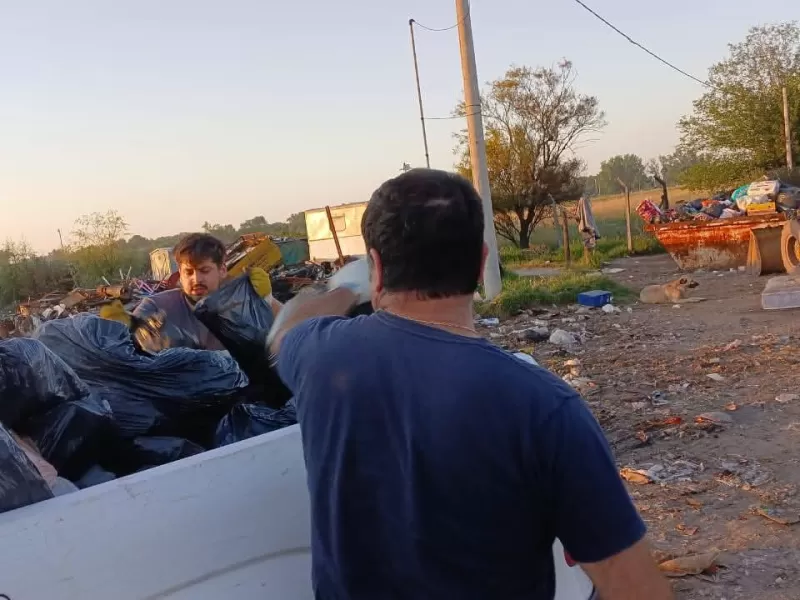 Tensión en Nueve de Julio: la intendenta salió a juntar basura en pleno paro de ATE