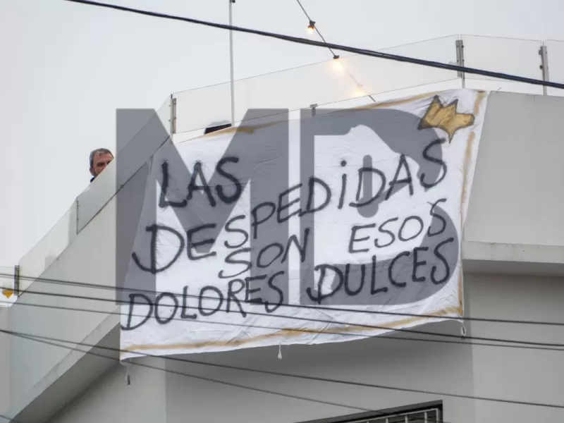 Cerraron el velatorio del Indio Solari tras una despedida masiva en Avellaneda