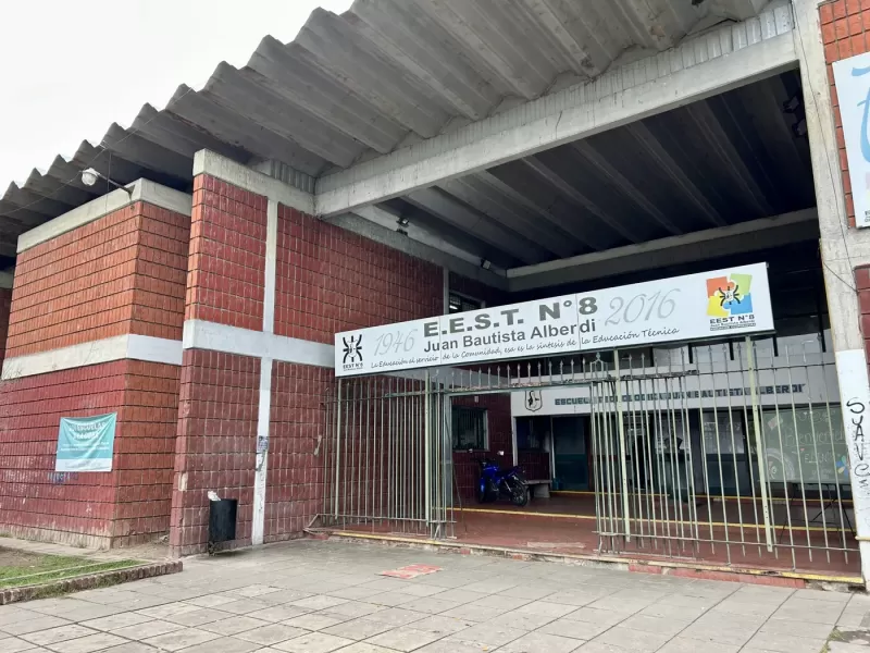 Amenazas de tiroteos en escuelas: identificaron alumnos, hubo un imputado en Mar del Plata y un chico llev&oacute; un rifle a un colegio de La Plata