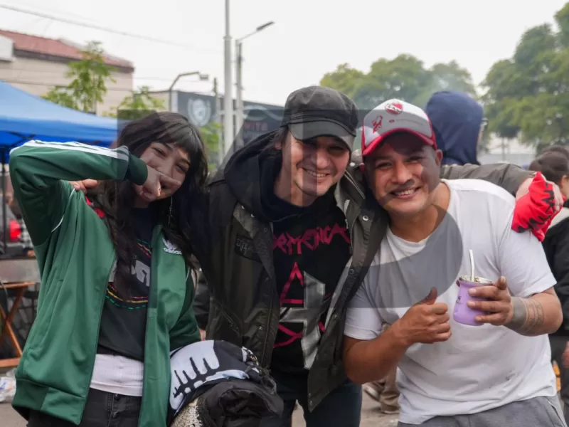 Cerraron el velatorio del Indio Solari tras una despedida masiva en Avellaneda