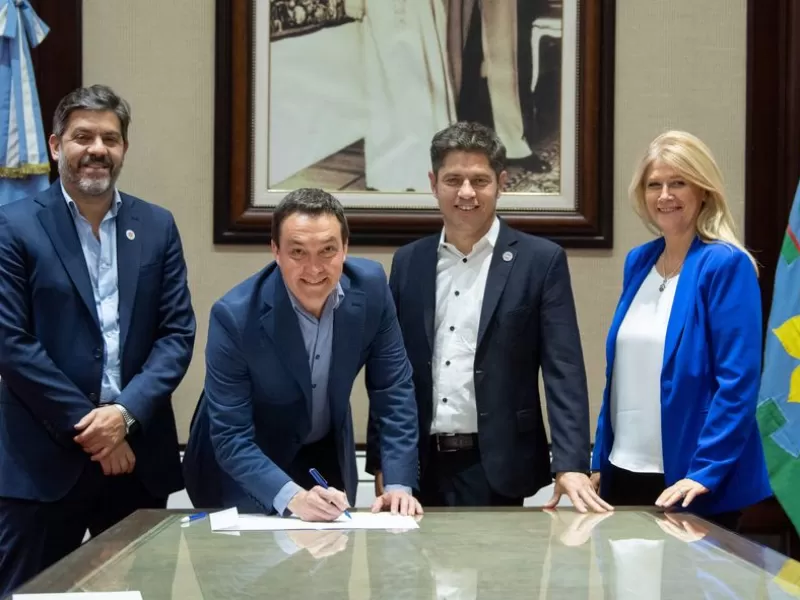 Kicillof oficializó un consorcio para rescatar la Autopista Presidente Perón