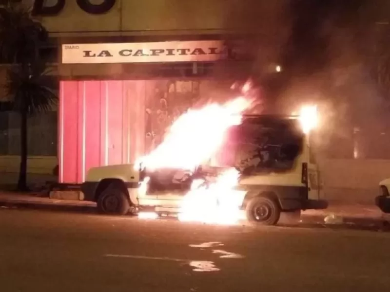Negligencia estatal: condenaron al Municipio de Mar del Plata por no retirar un auto abandonado que se incendi&oacute; y da&ntilde;&oacute; un kiosco