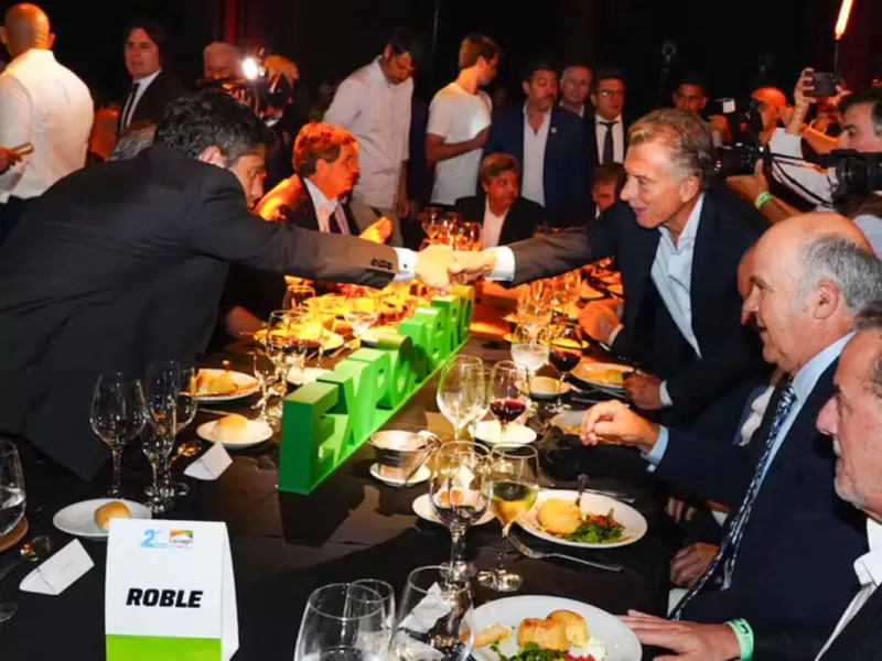 Kicillof y Macri compartieron mesa en la cena que abri&oacute; una nueva edici&oacute;n de Expoagro en San Nicol&aacute;s