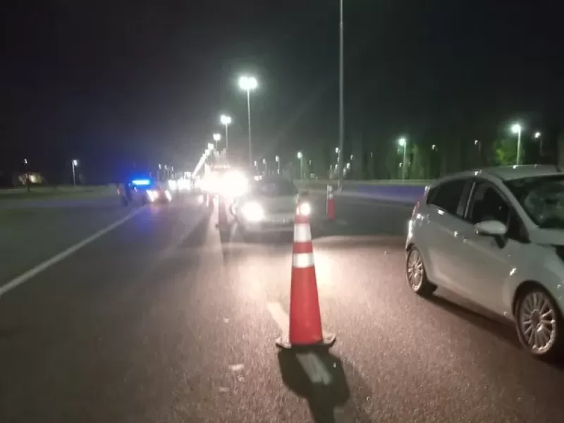 Un hombre quiso cruzar la autopista Buenos Aires-La Plata y muri&oacute; atropellado