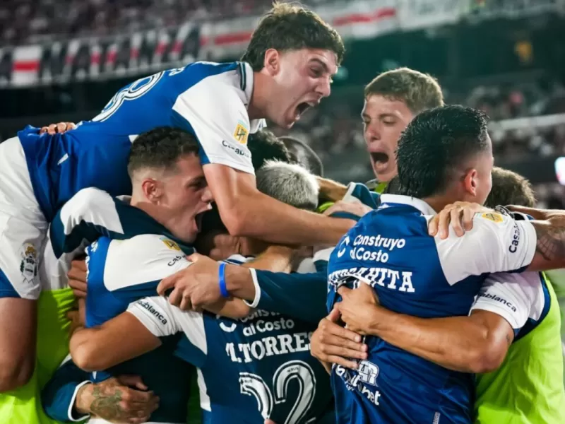 Con Insfrán como héroe, Gimnasia sorprendió y se llevó un triunfazo del Monumental
