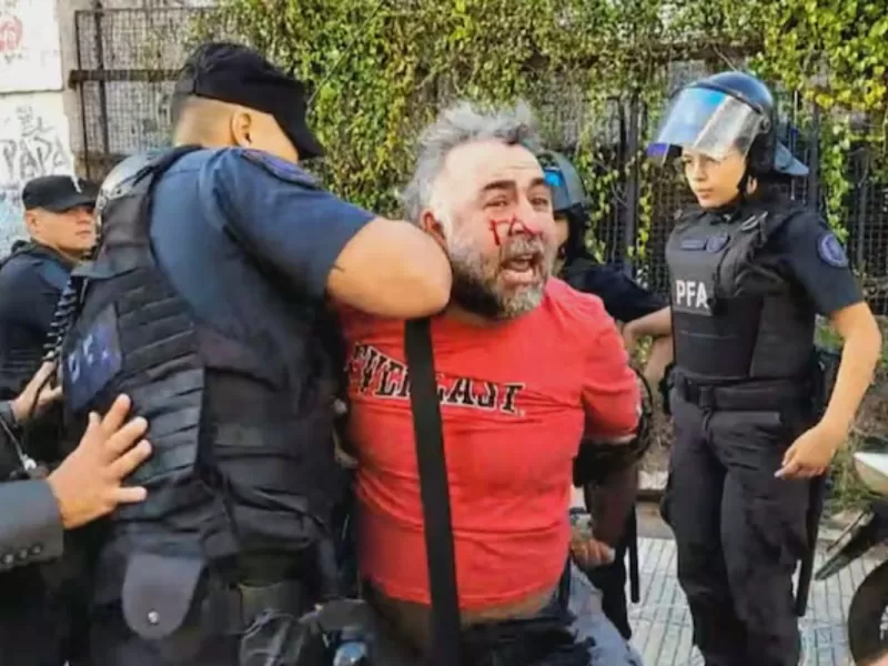 VIDEO | La polic&iacute;a reprimi&oacute; a periodistas con gas pimienta y detuvo a un camar&oacute;grafo durante la protesta por la Ley de Glaciares