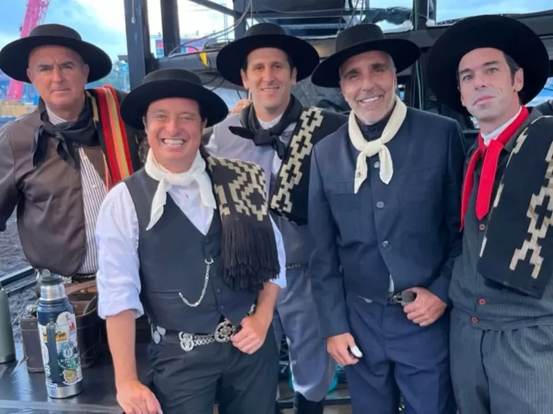 VIDEO | El payador Nicol&aacute;s Membriani lleg&oacute; a caballo a Jes&uacute;s Mar&iacute;a y fue protagonista en la apertura del Festival de Doma y Folklore