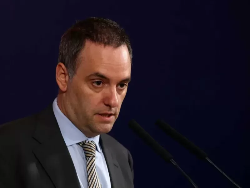 La Justicia le prohibi&oacute; salir del pa&iacute;s a Manuel Adorni por "peligro de fuga inminente"