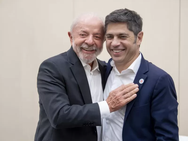 Kicillof se reuni&oacute; con Lula en Europa y apunt&oacute; contra Milei