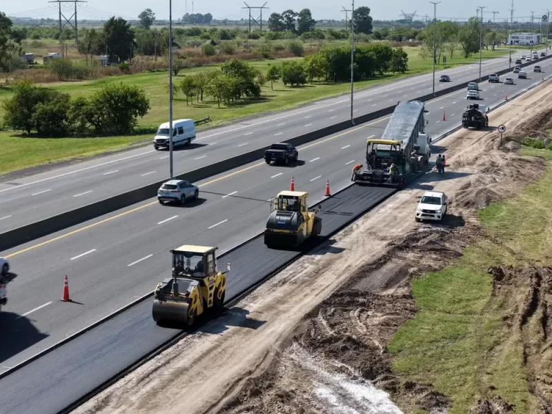 Avanza la construcci&oacute;n del cuarto carril en la autopista Buenos Aires-La Plata