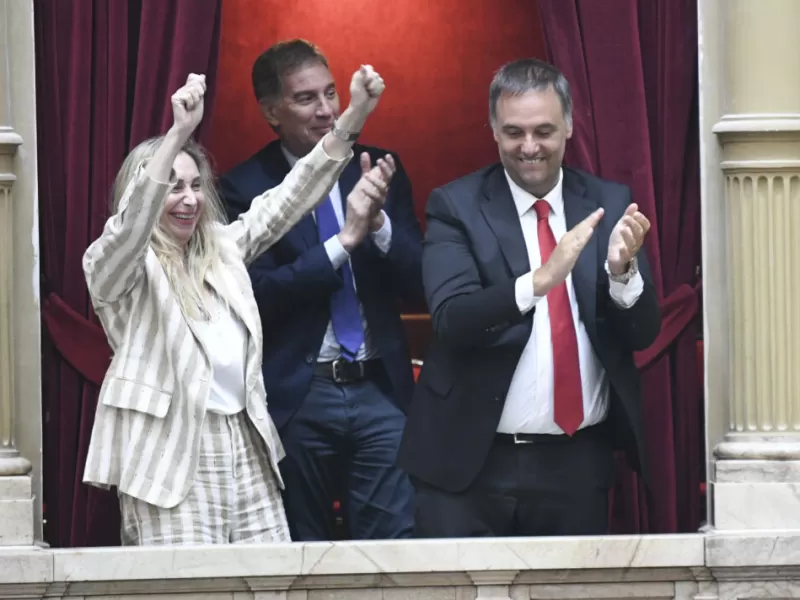 El Gobierno celebr&oacute; la media sanci&oacute;n de la reforma laboral y acelera su tratamiento en el Senado