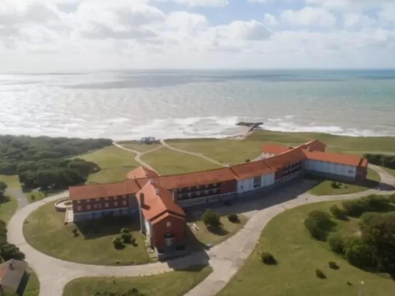 El Gobierno nacional avanza con desalojos de trabajadores en Chapadmalal para facilitar la entrega del complejo a privados