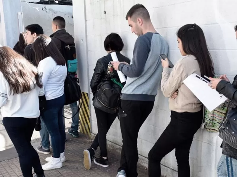 El empleo formal registra una nueva caída y el sector privado soporta el mayor impacto del ajuste