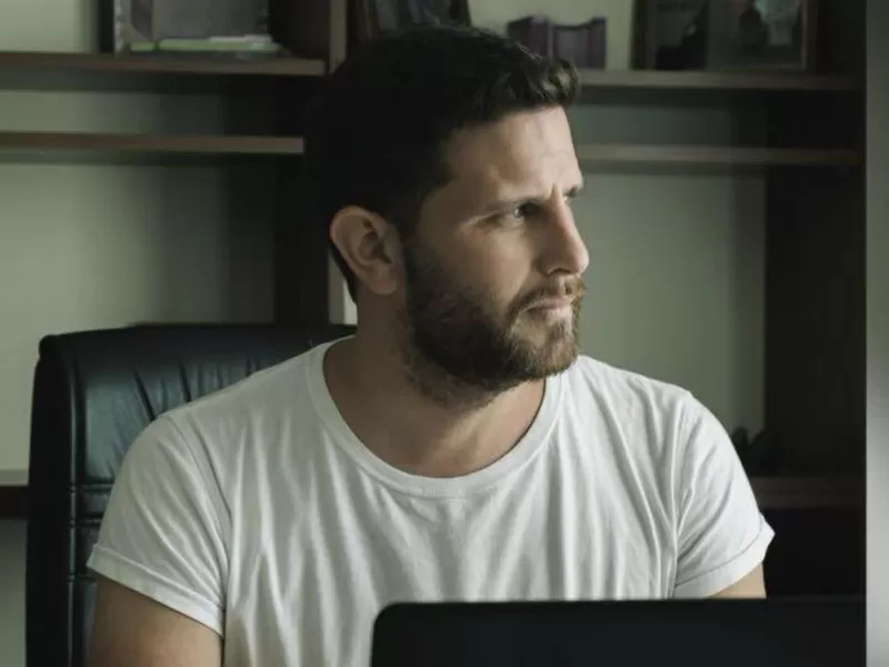 El periodista Mat&iacute;as Lojo presenta en La Plata su primera novela: un thriller de acci&oacute;n sobre el infinito, las revoluciones y la humanidad