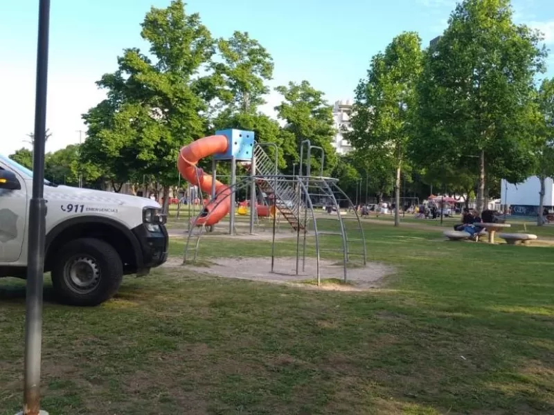 Murió un hombre mientras hacía ejercicio en una plaza de La Plata