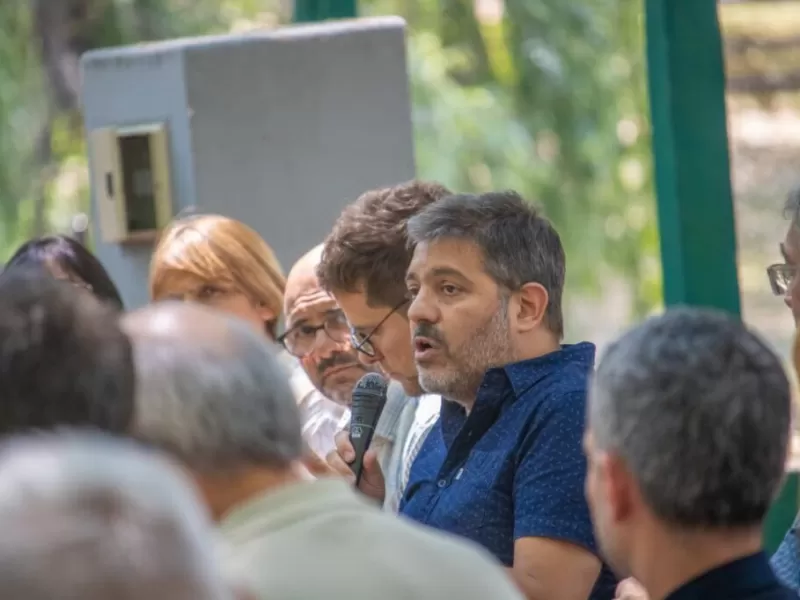 Kicillof activa su armado en la Séptima y crece la presión por listas propias en los distritos