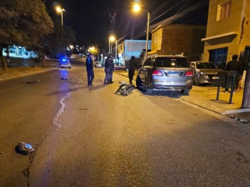 Chubut: un sereno manejaba borracho una camioneta ajena, provoc&oacute; un triple choque y termin&oacute; detenido