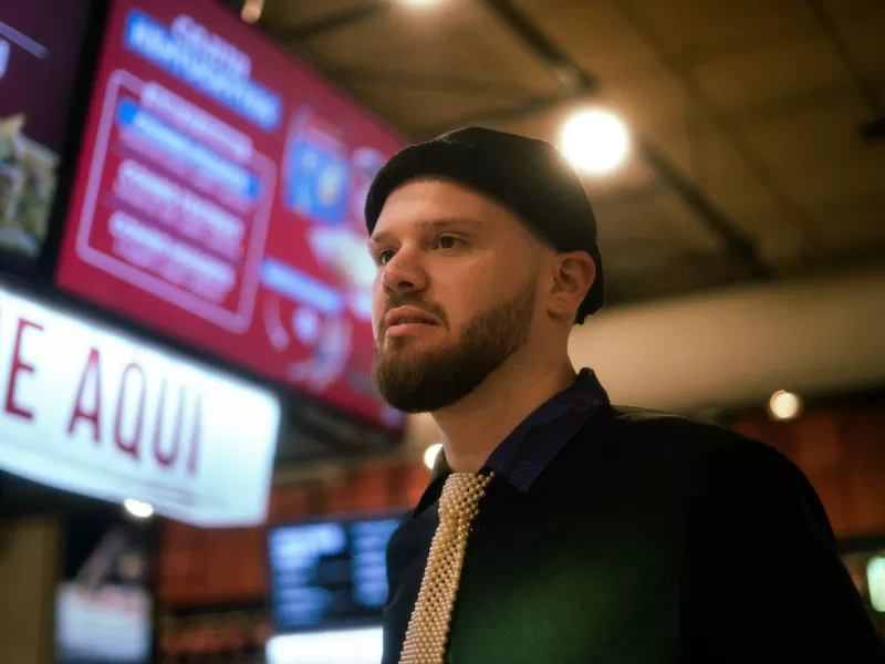 VIDEO | Hero! presenta “En cualquier lugar de Buenos Aires”, una balada futurista que suena a hit generacional