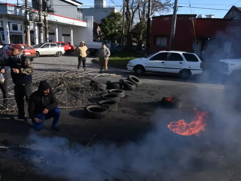 VIDEO | Taxistas volvieron a protestar en La Plata por la falta de GNC y exigieron respuestas